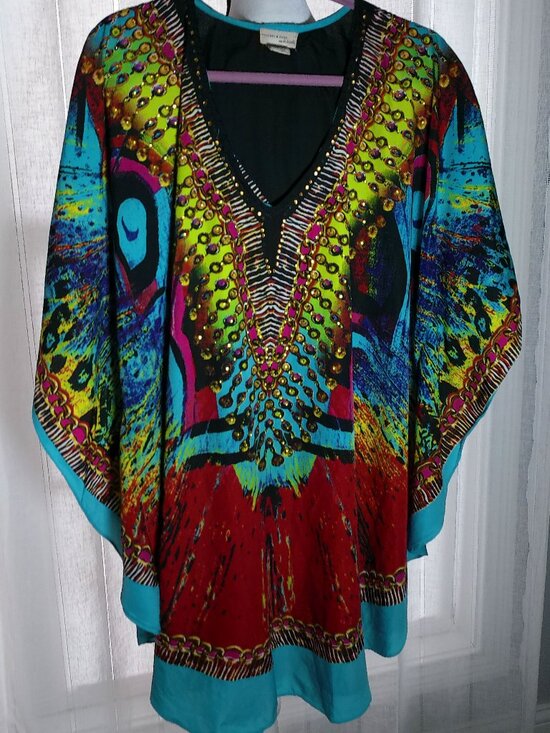 BEACHES & BOHO Other - BEACHES & BOHO Arm Holes V-Neck Colorful Design w/Shiny Gold Studs Cover-Up S/M